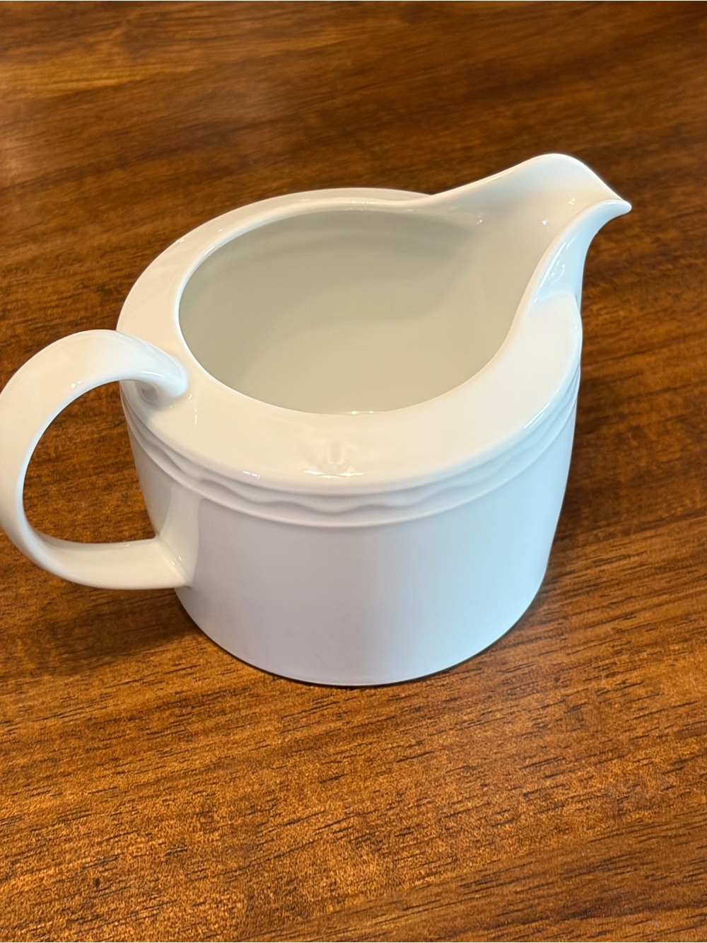 Crate & Barrel White Porcelain
Palazzo Gravy Boat Scalloped Trim Discontinued